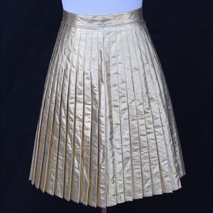 ❤️ HP ❤️ Vintage 80s European Gold Lame Pleated Skirt